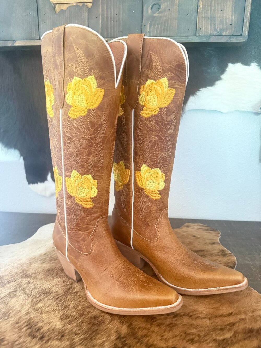 Buck & Brana - Leather Floral - W7 ($260 MSRP)